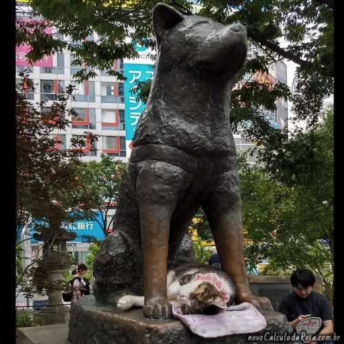 A atual estátua de Hachiko em Shibuya