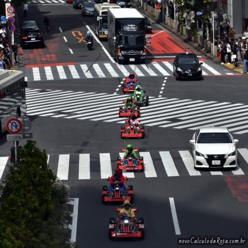 Uma corrida de Mario Kart em plena Shibuya em Tokyo