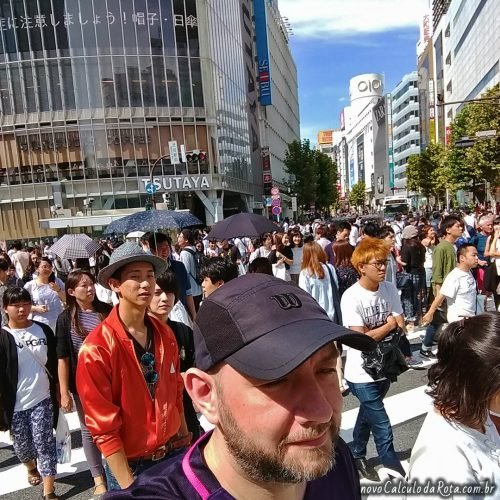 A travessia de pedestres em Shibuya