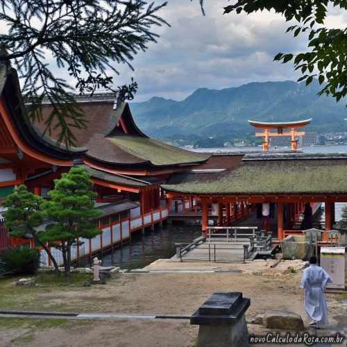 A parte de trás do Itsukushima em Miyajima