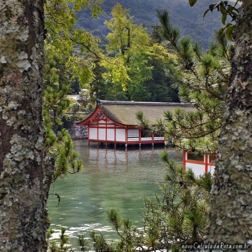 O Santuário de Itsukushima que parece estar flutuando em Miyajima