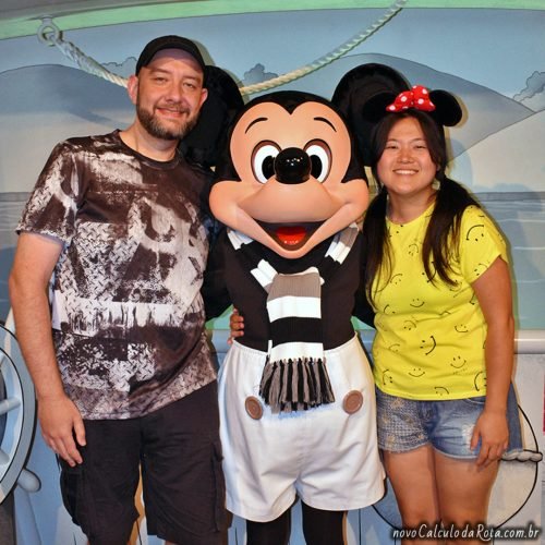 Foto oficial com o Mickey na Tokyo Disney