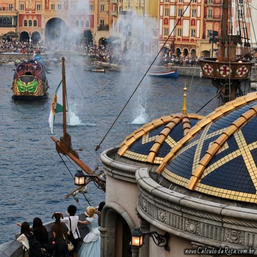 O castelo e os shows aquáticos no Tokyo DisneySea