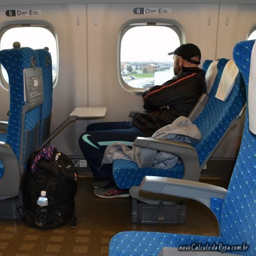 O conforto do Shinkansen, o trem bala japonês.